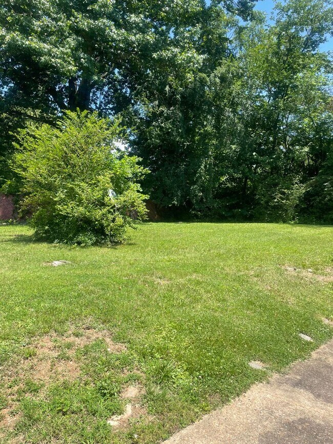 Building Photo - Knoxville 37920 - Very nice updated 2 bedroom home in South Knoxville for rent. - Contact Lisa Vi...