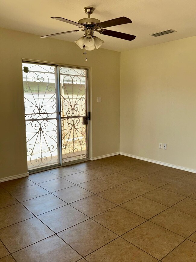 Building Photo - 3807 Katiana Dr
