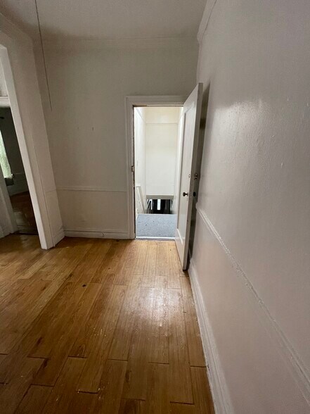 Dining room from entrance - 17 Ludlam Pl