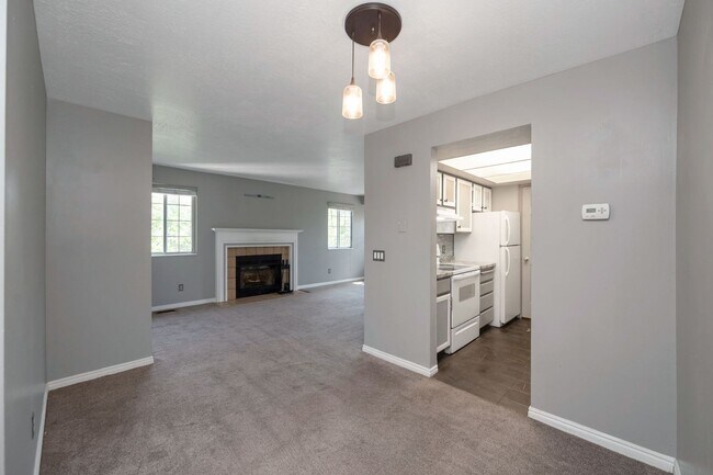 Building Photo - 9118 S Scirlein Dr