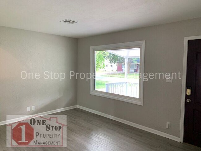 Building Photo - Beautiful 3 Bedroom 1 Bathroom Ranch Home ...