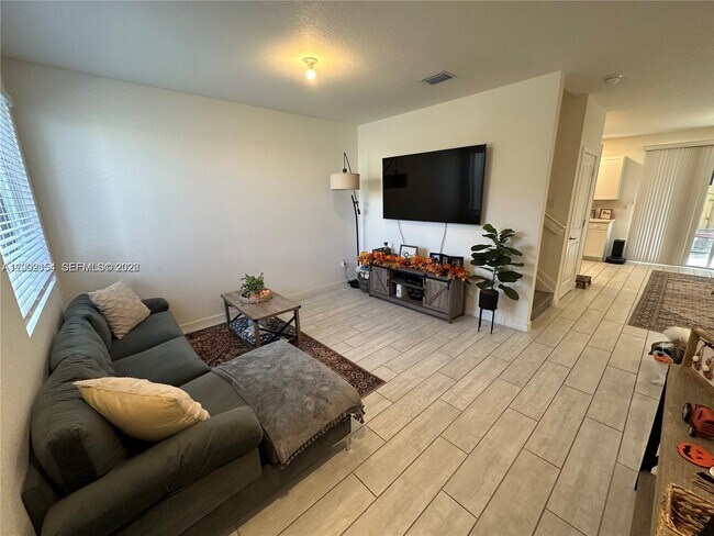 Building Photo - 1030 SE 23rd Terrace