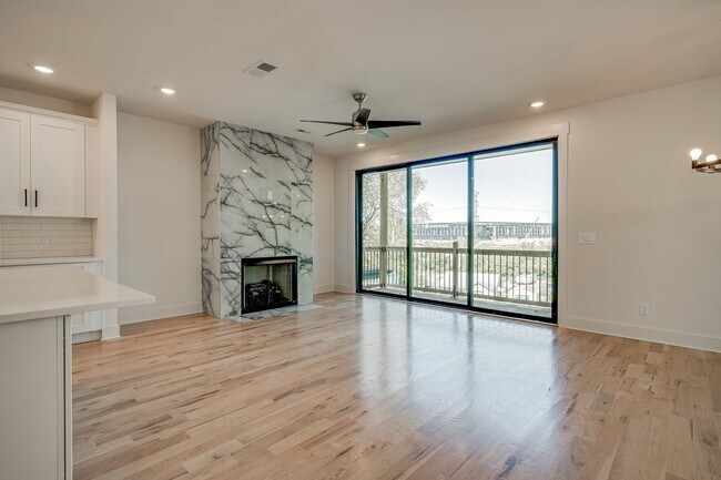 Building Photo - Stunning 4-Bedroom Nashville Home with Granite Countertops, Hardwood Floors, and Fireplace!