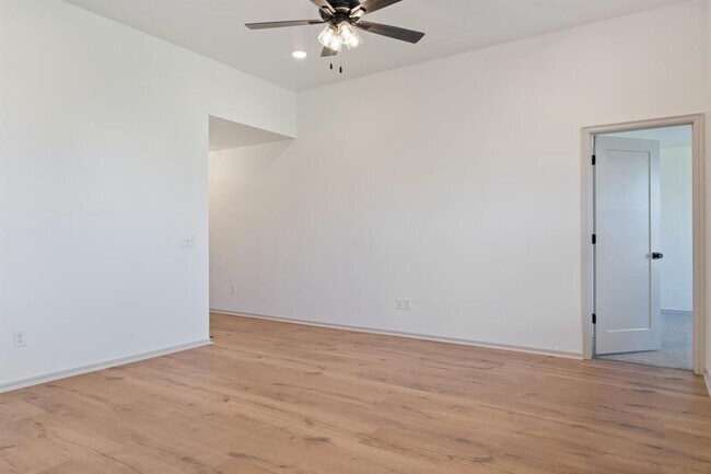 Building Photo - 417 Haven St