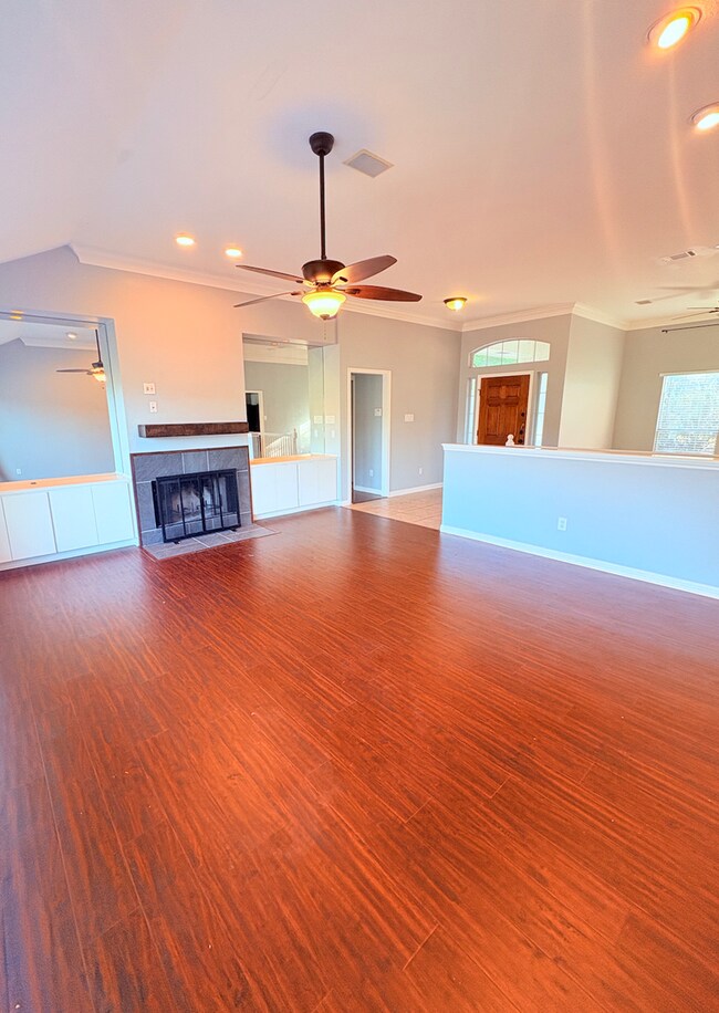 Building Photo - Elegant Two-Story Home in Lakeway