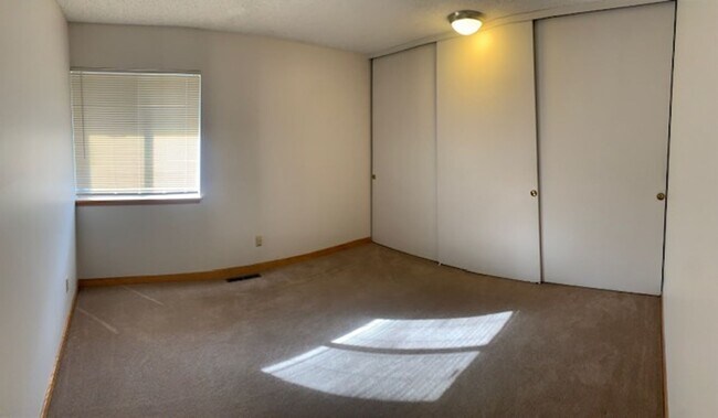 Building Photo - 1151