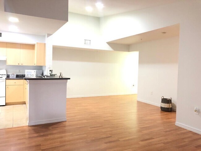 Building Photo - 2544 Centergate Dr