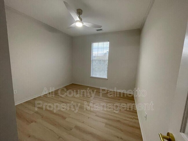 Building Photo - 130 River Landing Dr