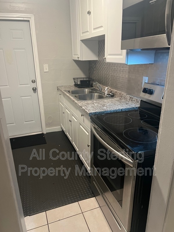 Building Photo - 521 SE 14th Terrace