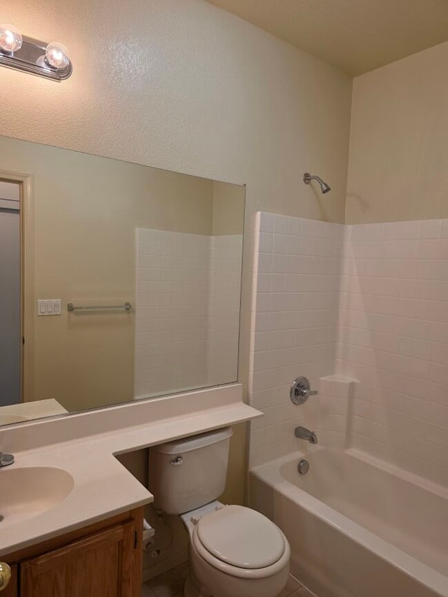Building Photo - 2412 Summercreek Dr