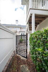Building Photo - 42 Grove Ln