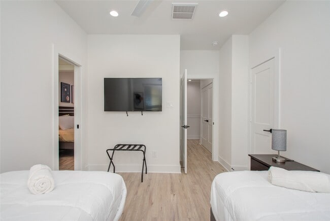 Building Photo - 4109 Hare St