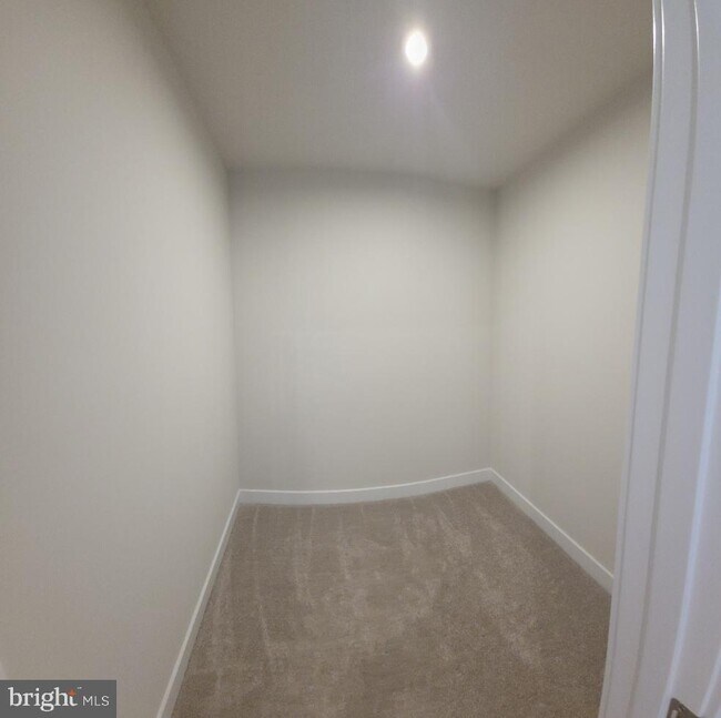 Building Photo - 8901 Blackthorne Pl