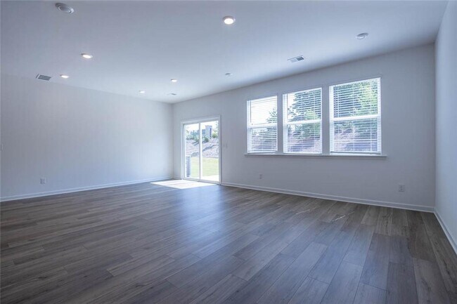 Building Photo - 2425 Livi Ln