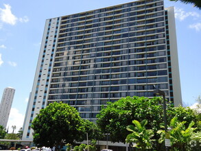 Building Photo - Pearl Regency 1 Bedroom, 1 Bath, with 1 pa...