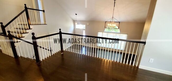 Building Photo - Gorgeous Updated Home in Blue Valley, South Overland Park-Available NOW!!