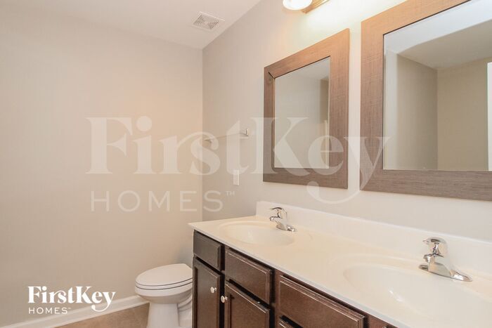 Building Photo - 1562 Welford Dr