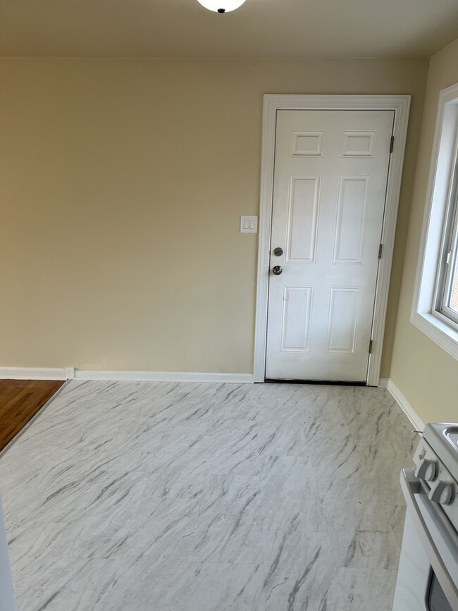 Building Photo - 1002 Parkwood Dr