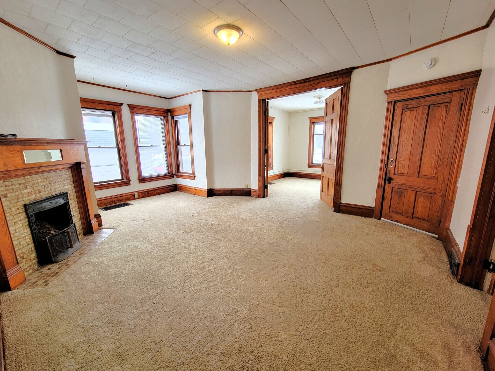 Building Photo - 210 N Fremont St