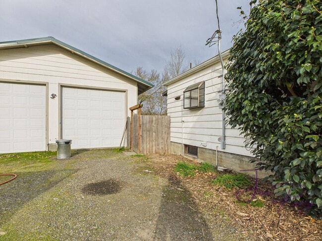 Building Photo - Two Bedroom One Bath House for Rent in Everson with Detached Garage