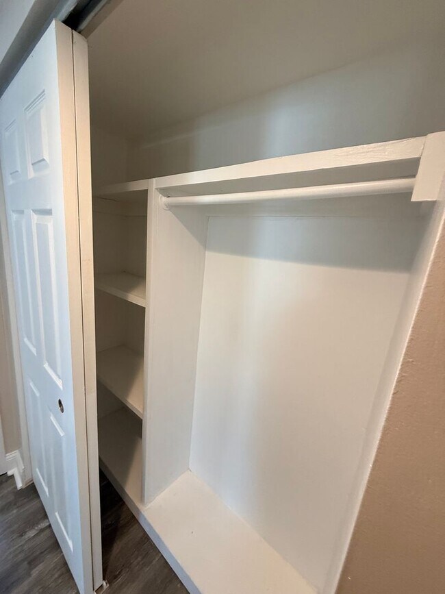 Building Photo - 2Bedroom apt for rent