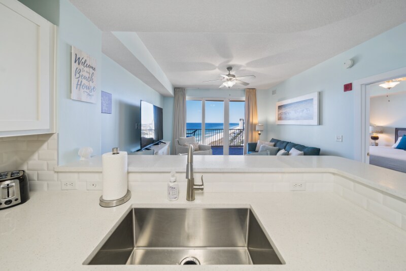 Building Photo - 15928 Front Beach Rd