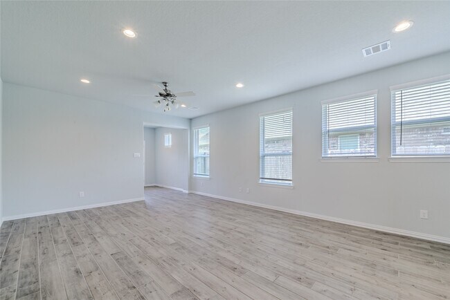 Building Photo - 10323 Birch Peak Dr