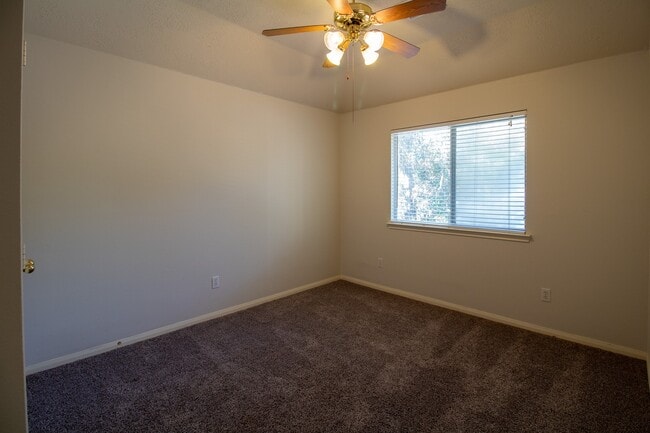 Building Photo - 2111 Grovewood Park