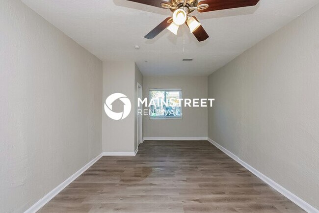 Building Photo - 4 Bedroom Pet-Friendly Home in LARGO, FL with Main Street Renewal