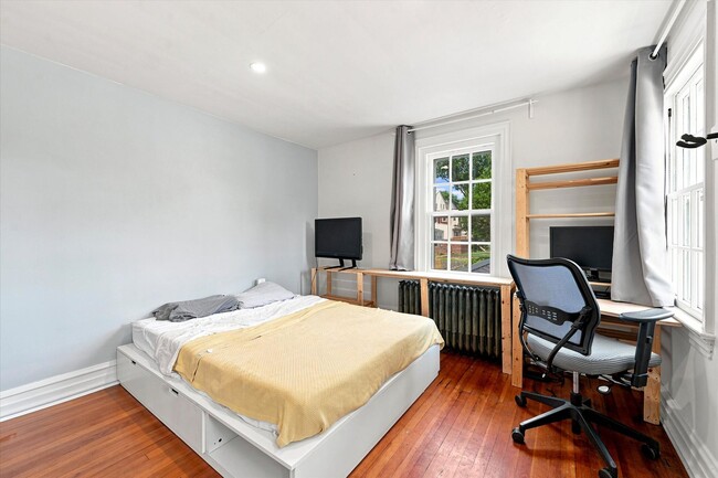 Building Photo - Beautiful 3B/2B Twin with Off-Street Parking in West Chester Borough