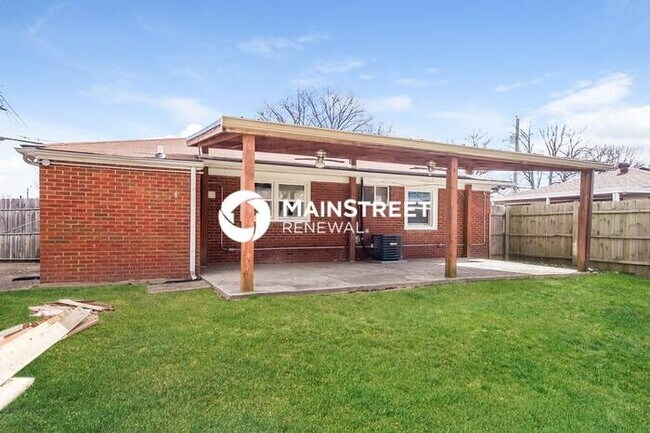 Building Photo - 3 Bedroom Pet-Friendly Home in LOUISVILLE, KY with Main Street Renewal