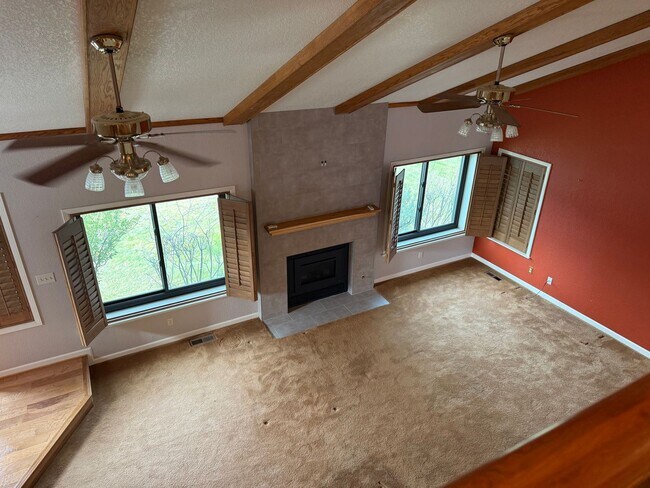 Building Photo - Beautiful expansive home for lease