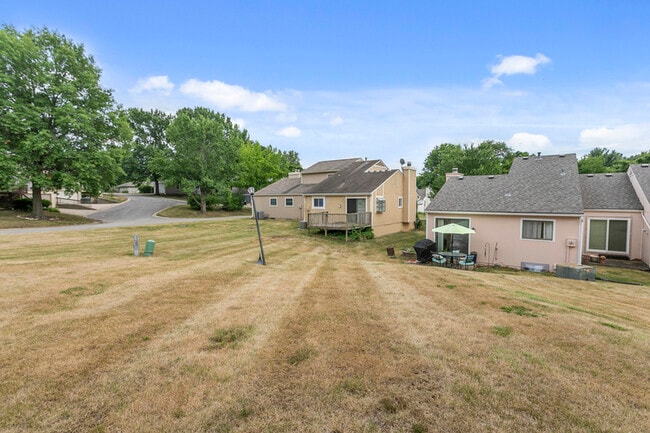 Building Photo - 561 NW Valleybrook Rd