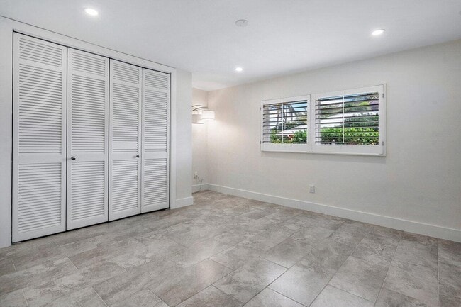 Building Photo - 2021 NW 3rd Ave