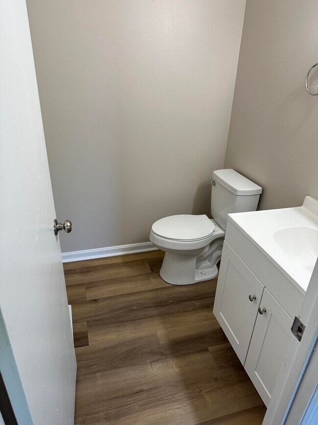 Building Photo - 788 Ridgeview Dr