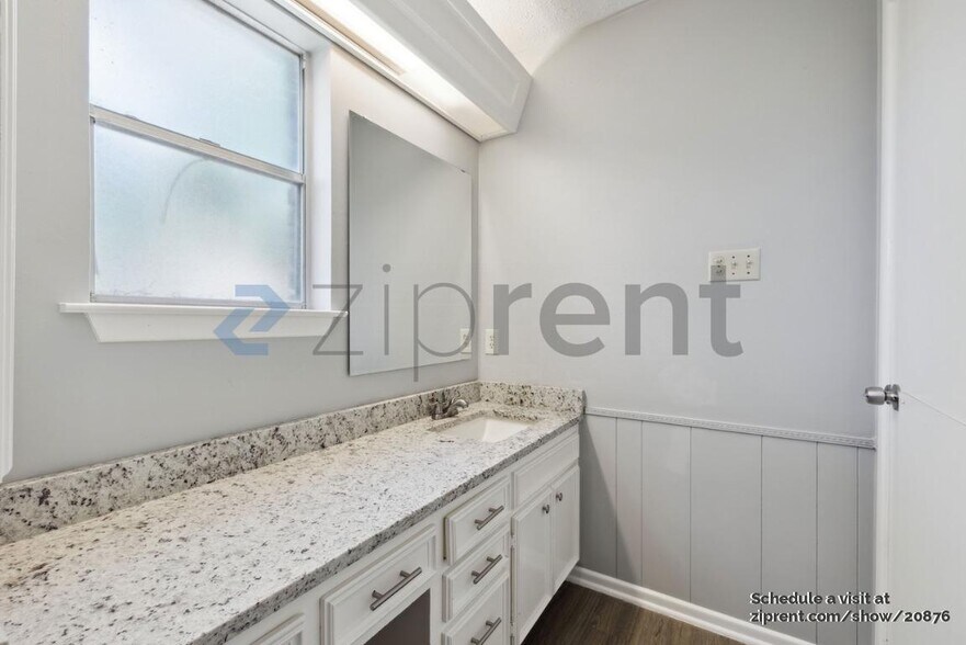 Building Photo - 8907 Reininger Dr