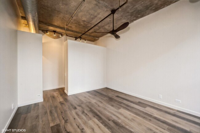 Building Photo - 130 S Canal St