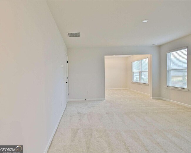 Building Photo - 504 Albertson Ave