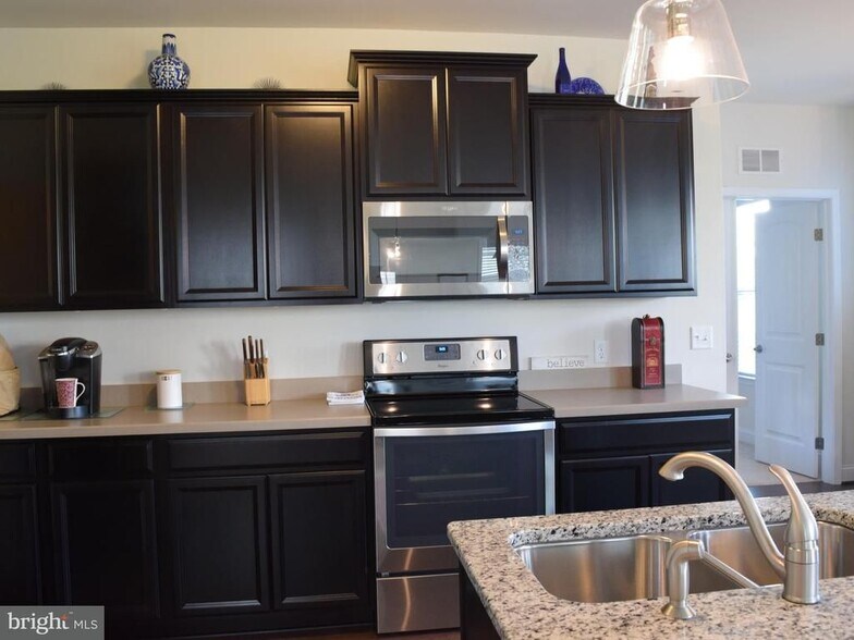 Building Photo - 690 Whitetail Dr