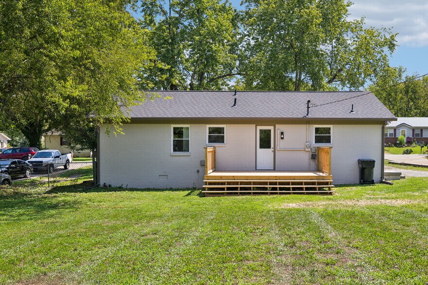 Building Photo - 132 Elaine Dr