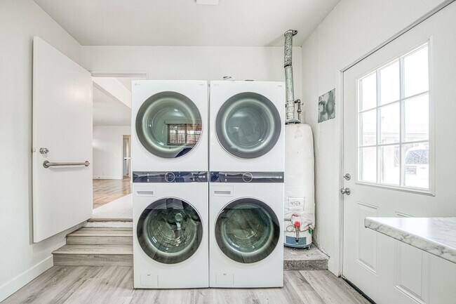 Building Photo - Adorable 3 BR 1 BA Home In A Well Desired Clovis Neighborhood - Available Soon!