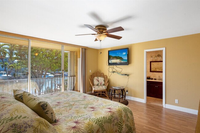 Building Photo - 822 NE 25th Ave