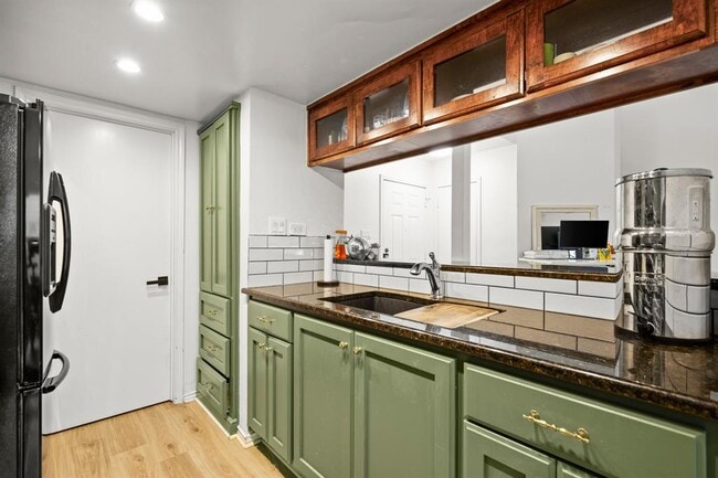 Building Photo - 512 Eberhart Ln