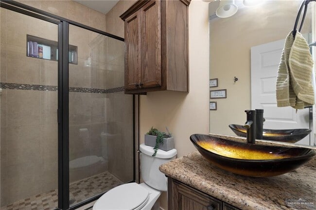 Building Photo - 12 Samaria St