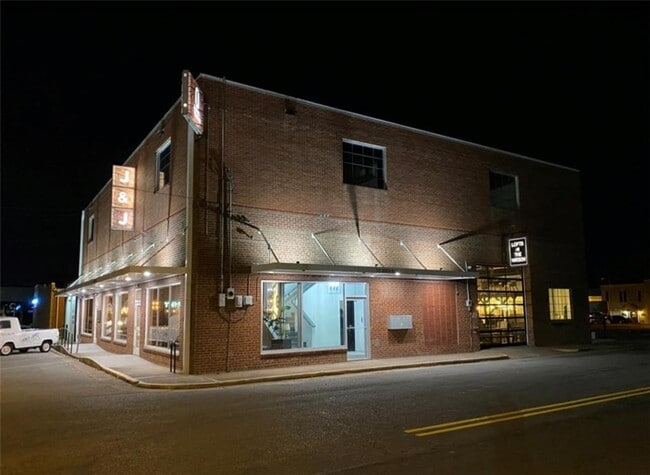 Building Photo - 111 S Main St