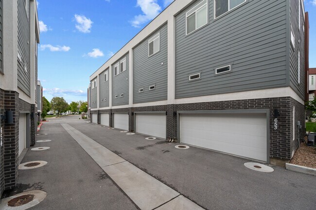 Building Photo - 671 S 400 E