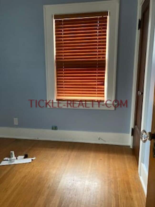 Building Photo - 3 Bed, 1.5 bath House in Laurelton Neighborhood