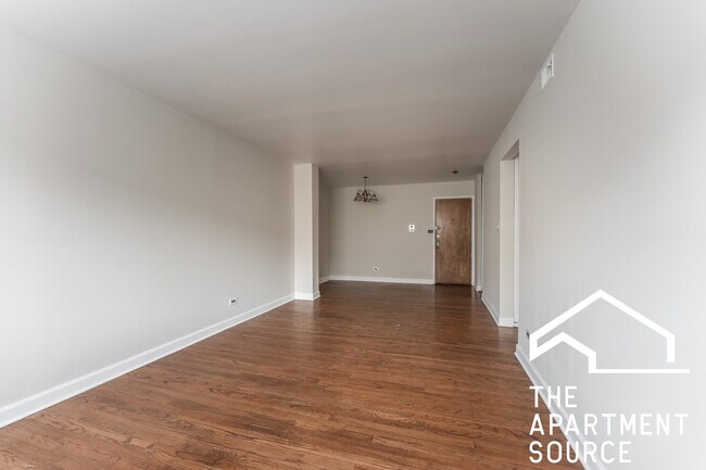 Building Photo - 5917 N Kenmore Ave