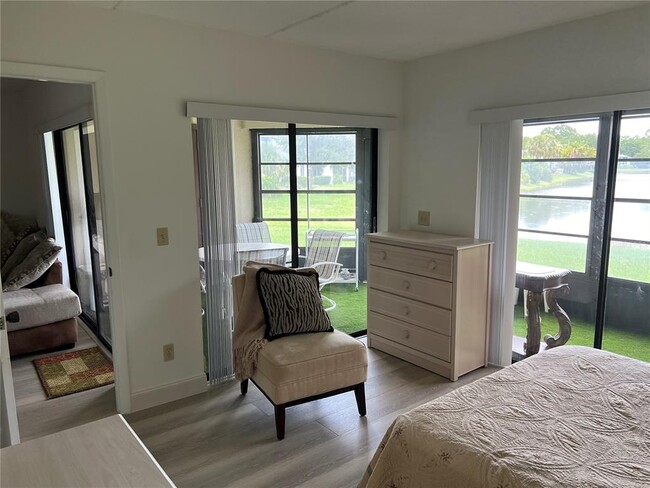 Building Photo - 333 Woodlake Wynde