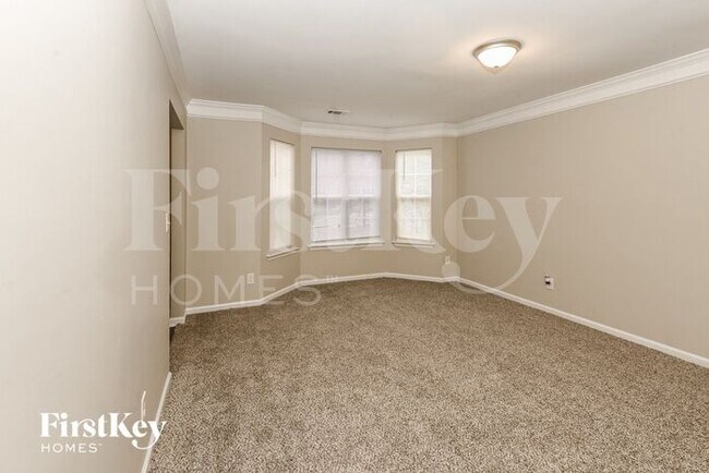 Building Photo - 128 Madelia Pl